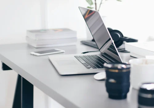 christopher-gower-vjMgqUkS8q8-unsplash